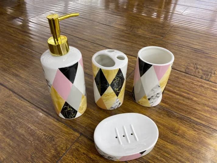 陶瓷卫浴四件套
(4 pcs)