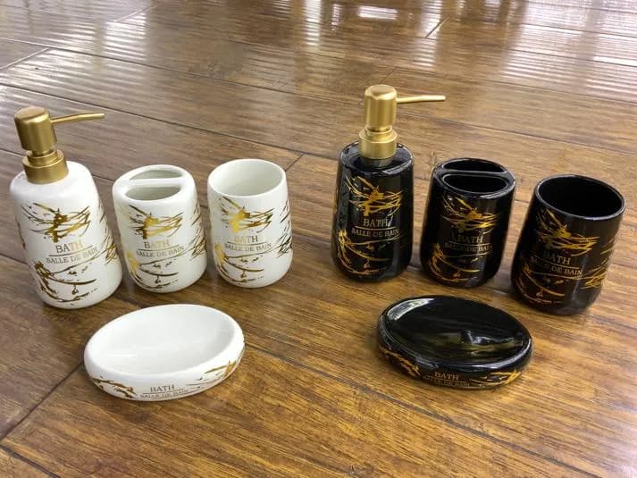 陶瓷卫浴三件套
(3 pcs)