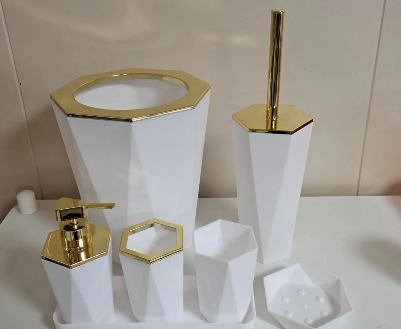 6件套 6PCS set 皂液瓶牙刷架 肥皂盒 垃圾桶马桶刷 soap dispenser+Toothbrush holder+ cup+ brush holder+ dustbin+SOAP
Dish