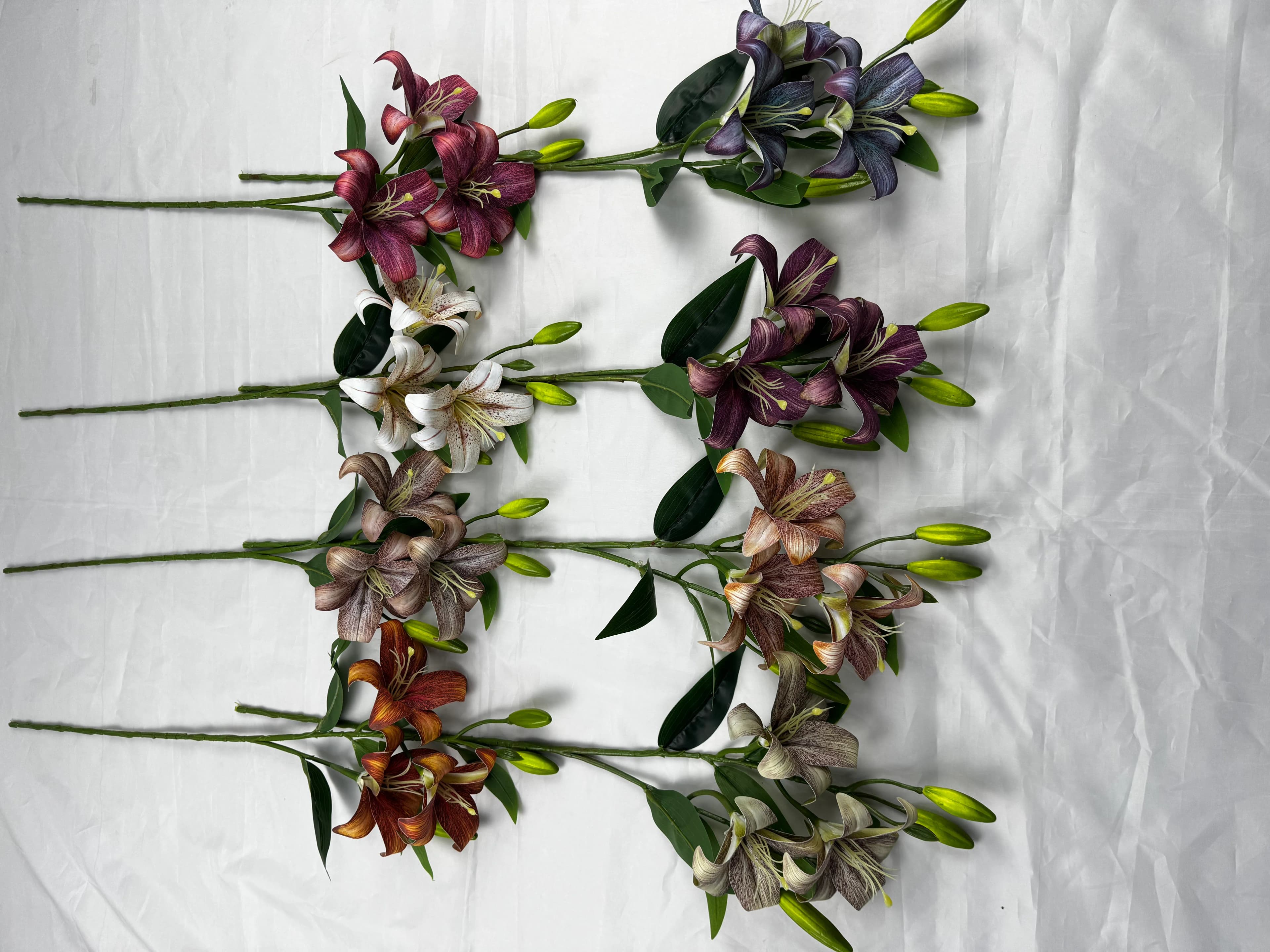 2头中支油画色小皮百合