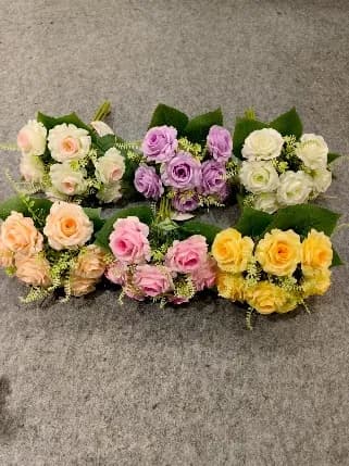 手捧21头清香玫