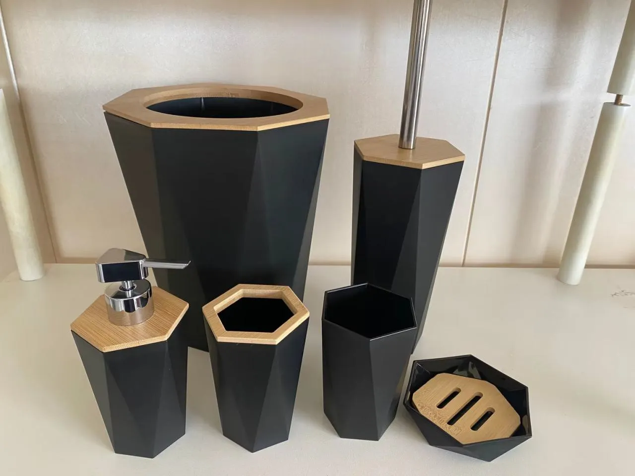 7件套 7PCS set 皂液瓶牙刷架 肥皂盒 垃圾桶马桶刷 底托 soap dispenser+Toothbrush holder+ cup+ brush holder+ dustbin+SOAP
Dish+pallet