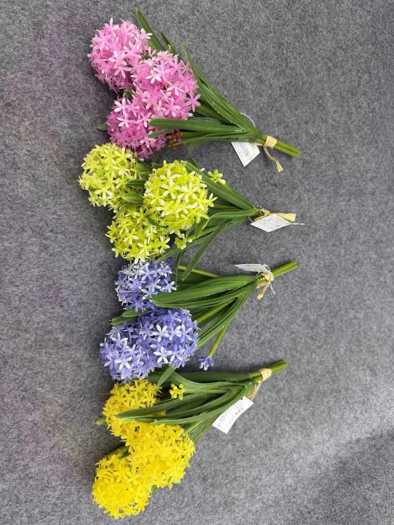 扎捆把束水仙花