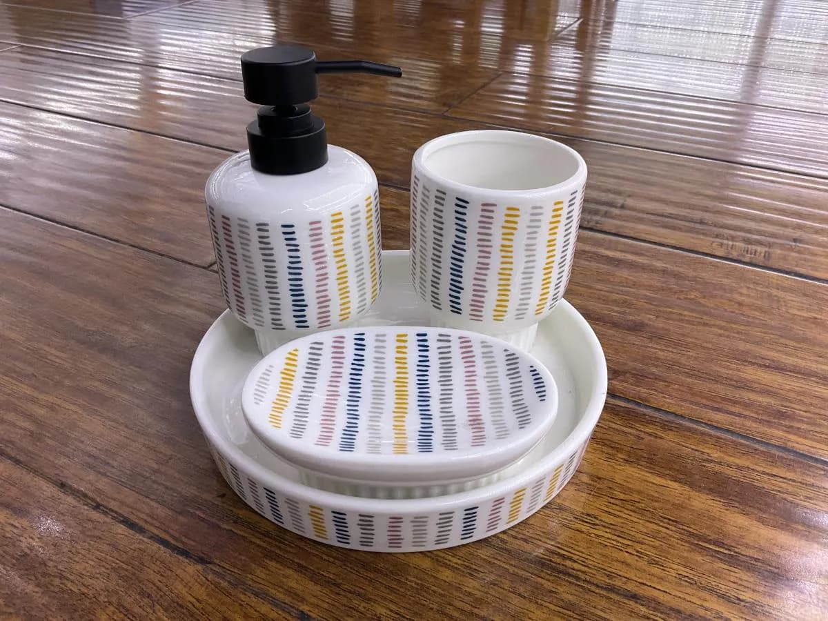 陶瓷卫浴四件套
(4 pcs)